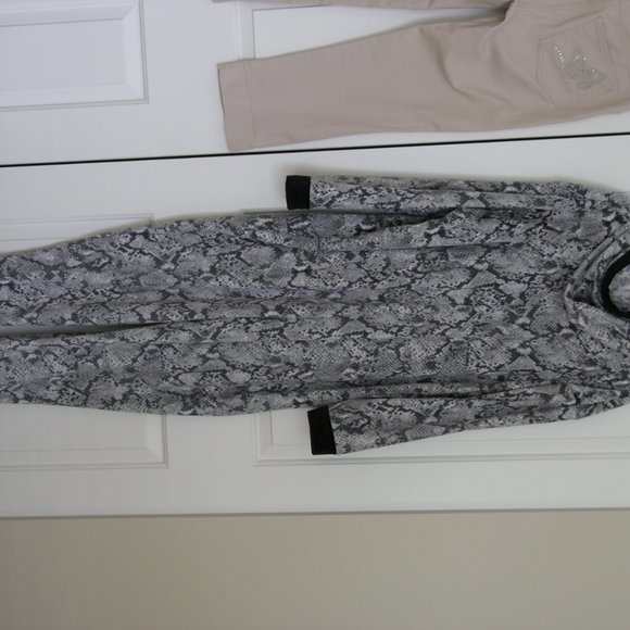 Nordstroms PJs Fleece XL Snake Print Onesie  Like New - Picture 2 of 11